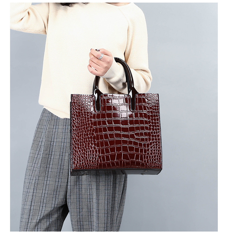 Women’s Crocodile Pattern Crossbody Bag