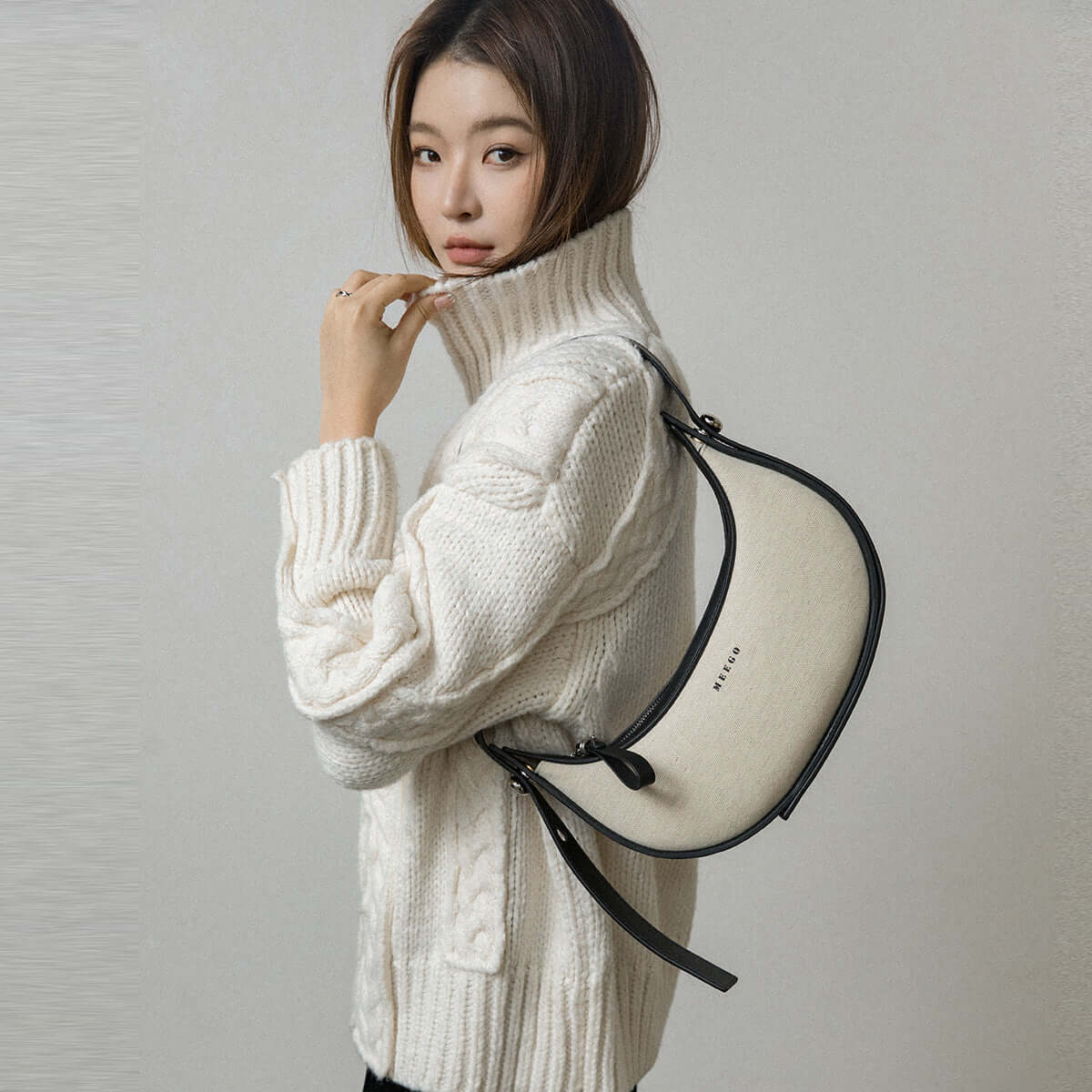 Black & White Crescent Bag – A Modern Vintage Statement